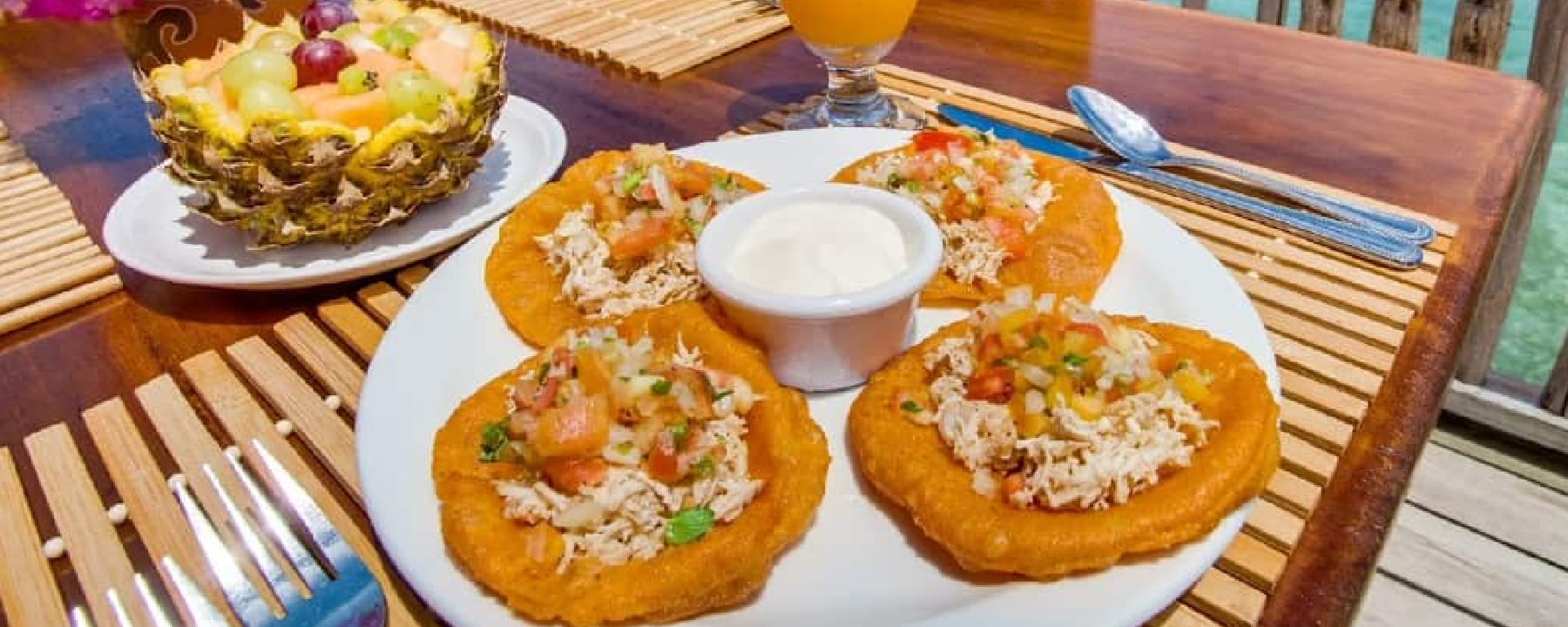 Mid-Range Restaurants: $12–$25 USD Per Meal